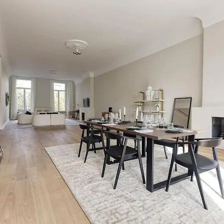 Luxurious 3 Bedrooms Center Daire *