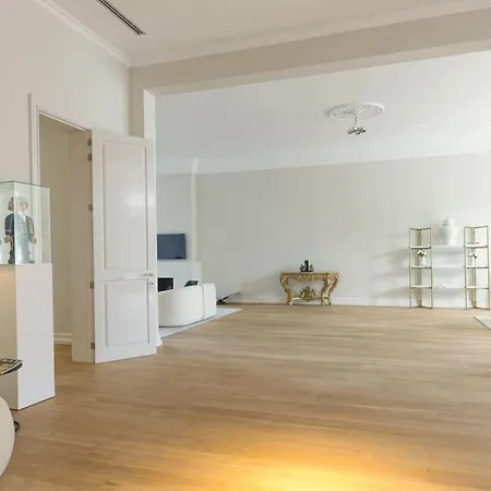 Luxurious 3 Bedrooms Center * Anvers