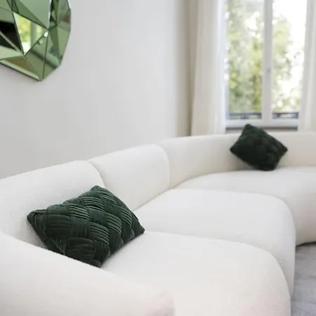 Luxurious 3 Bedrooms Center Daire *