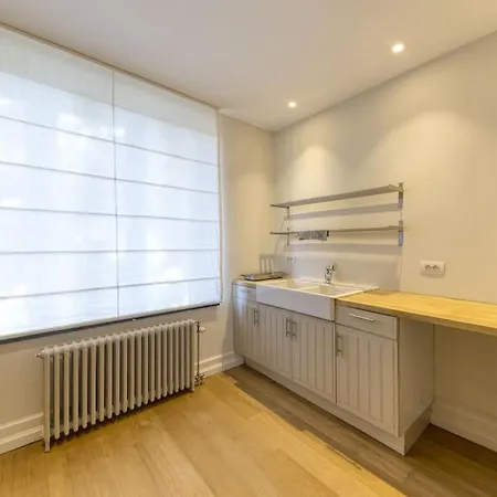 Luxurious 3 Bedrooms Center
